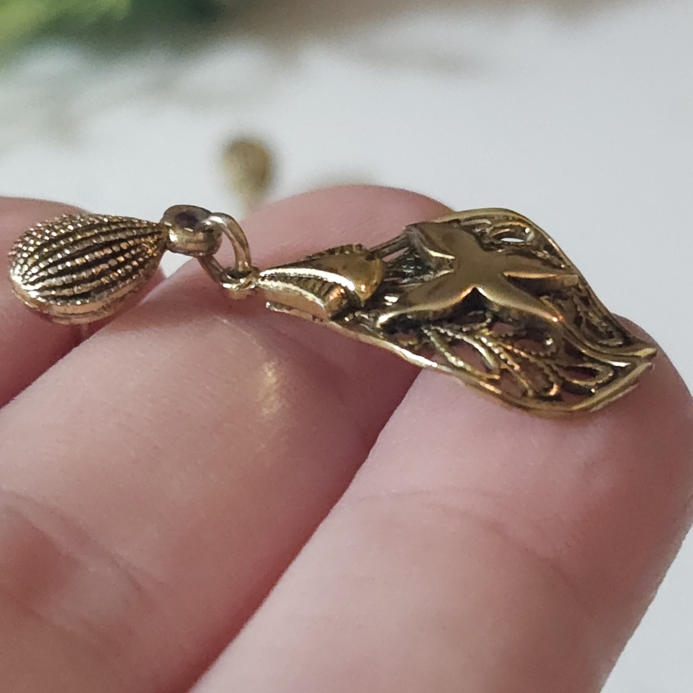 Vintage Gold Plated Butterfly & Leaf Filigree Dangle Earrings - Picture 5 of 13